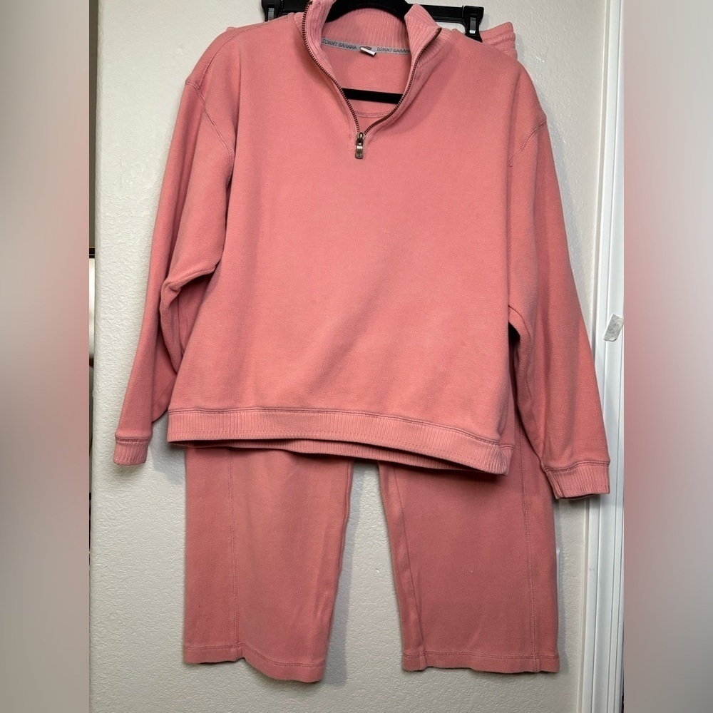 Tommy Bahama Athleisure Ribbed 100% Cotton Coral Knit 1/4 Top and Cropped Pants.